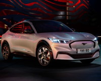 Ford gaat met elektrische Mustang concurrentie aan met Tesla (video)